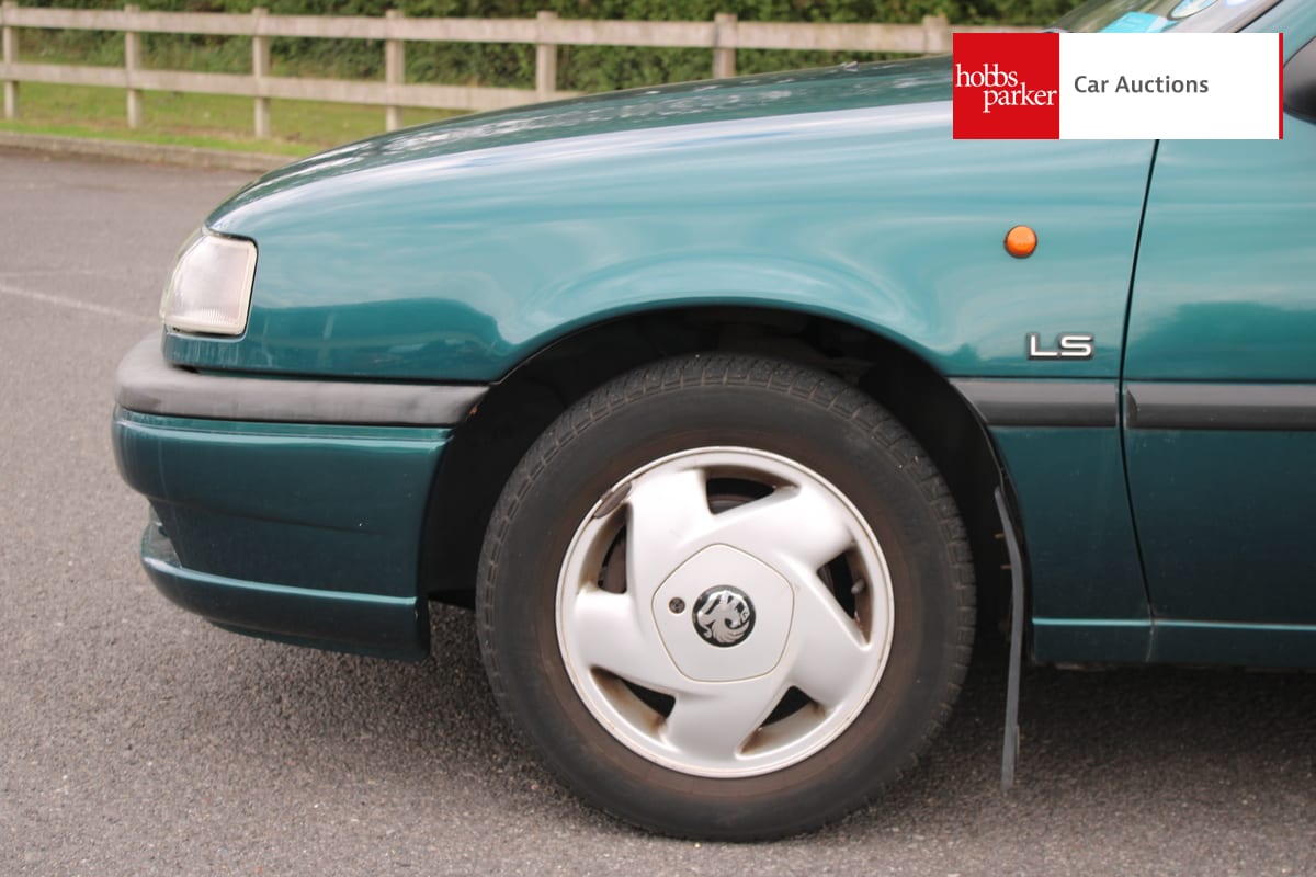 VAUXHALL CAVALIER LS 1.8 image 9