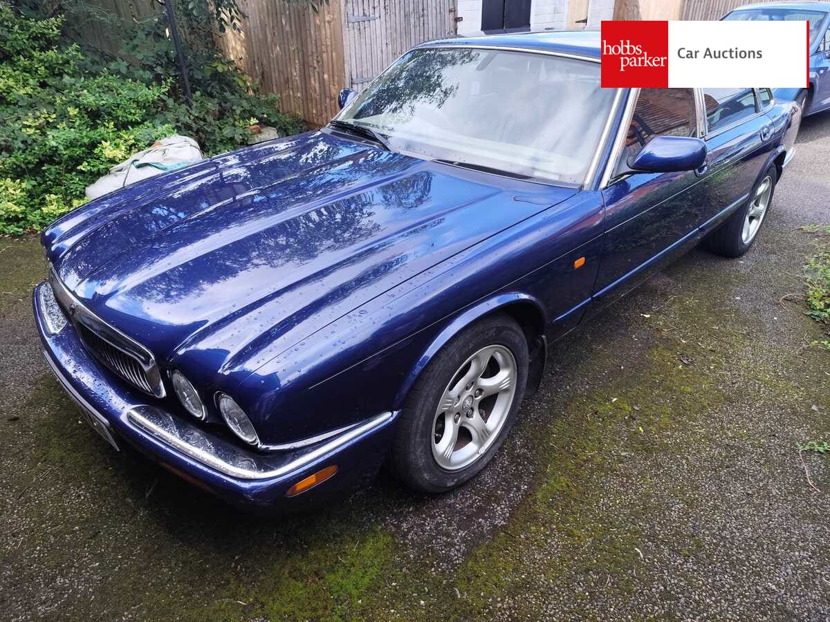 JAGUAR XJ8 AUTO image 6