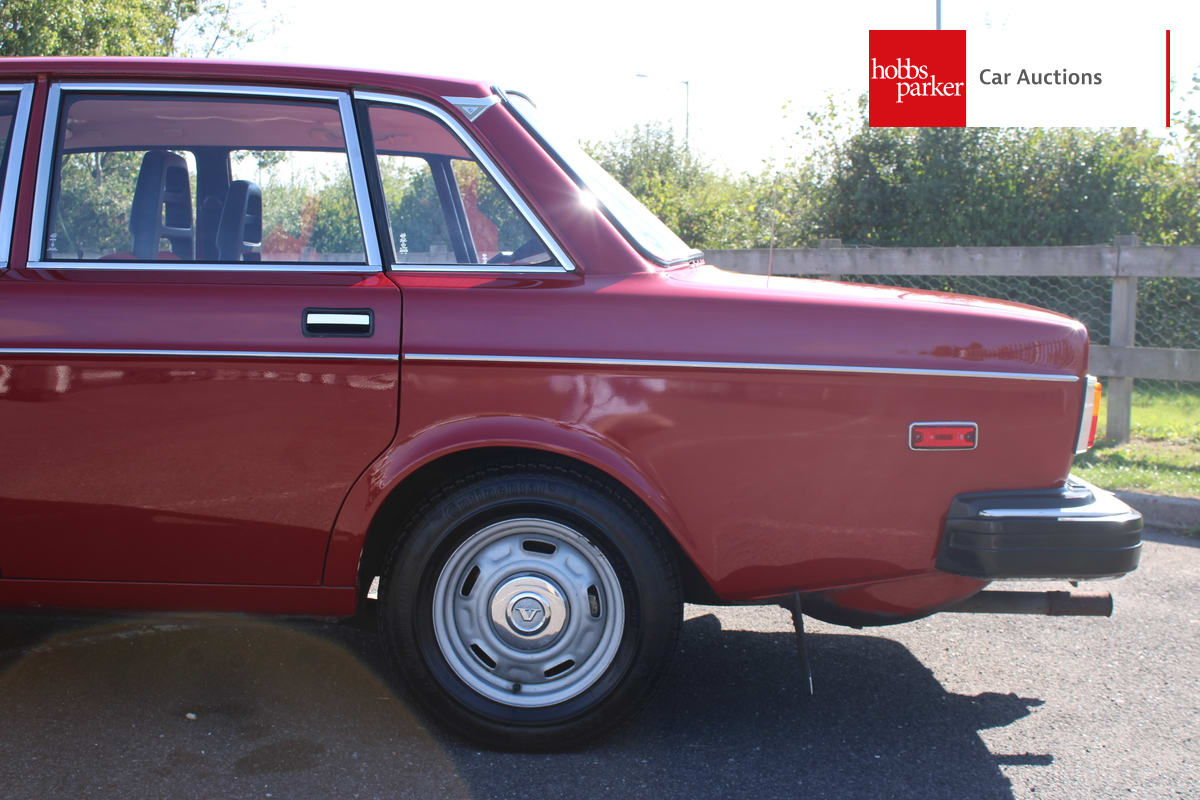 VOLVO 244 DL image 11