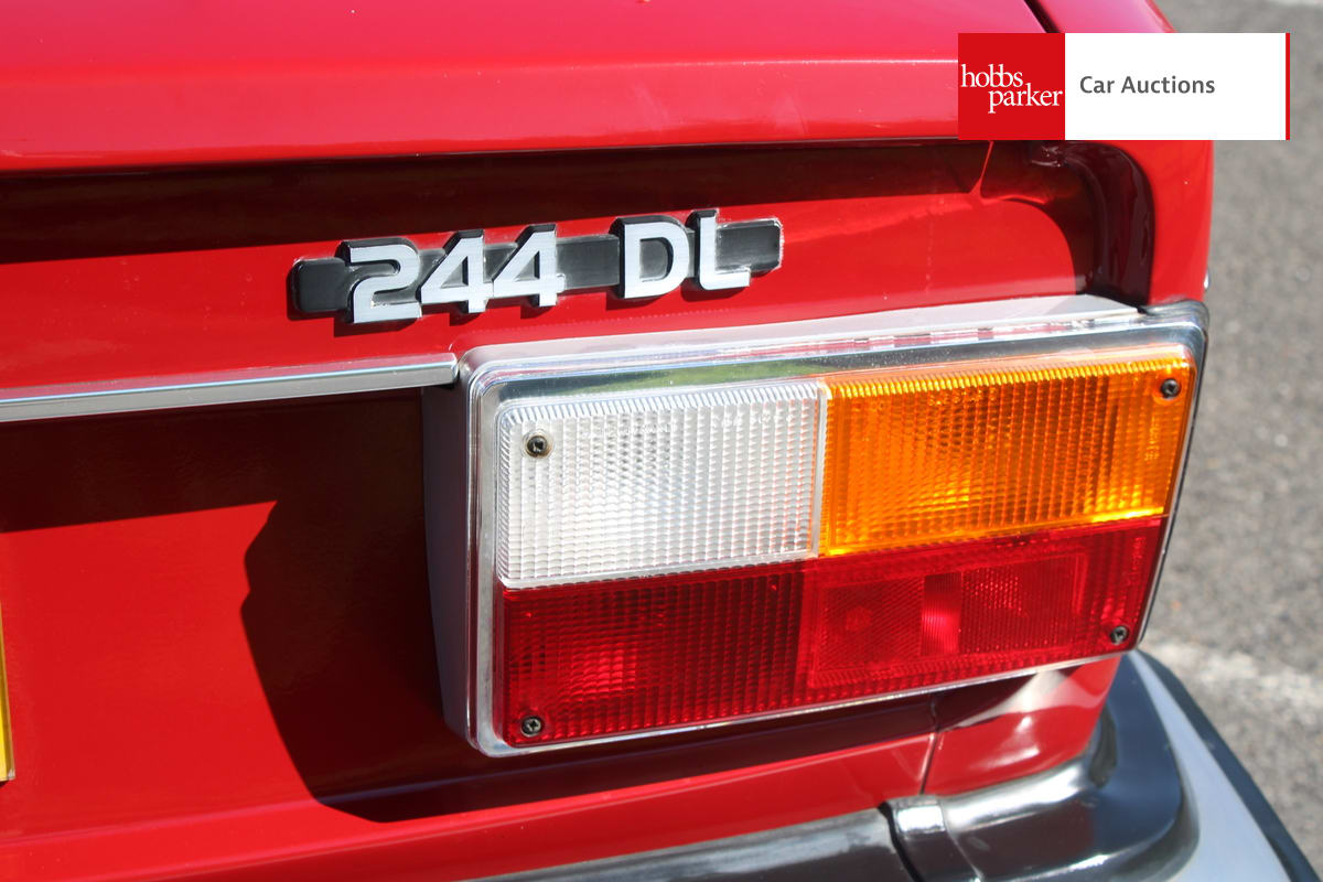 VOLVO 244 DL image 12
