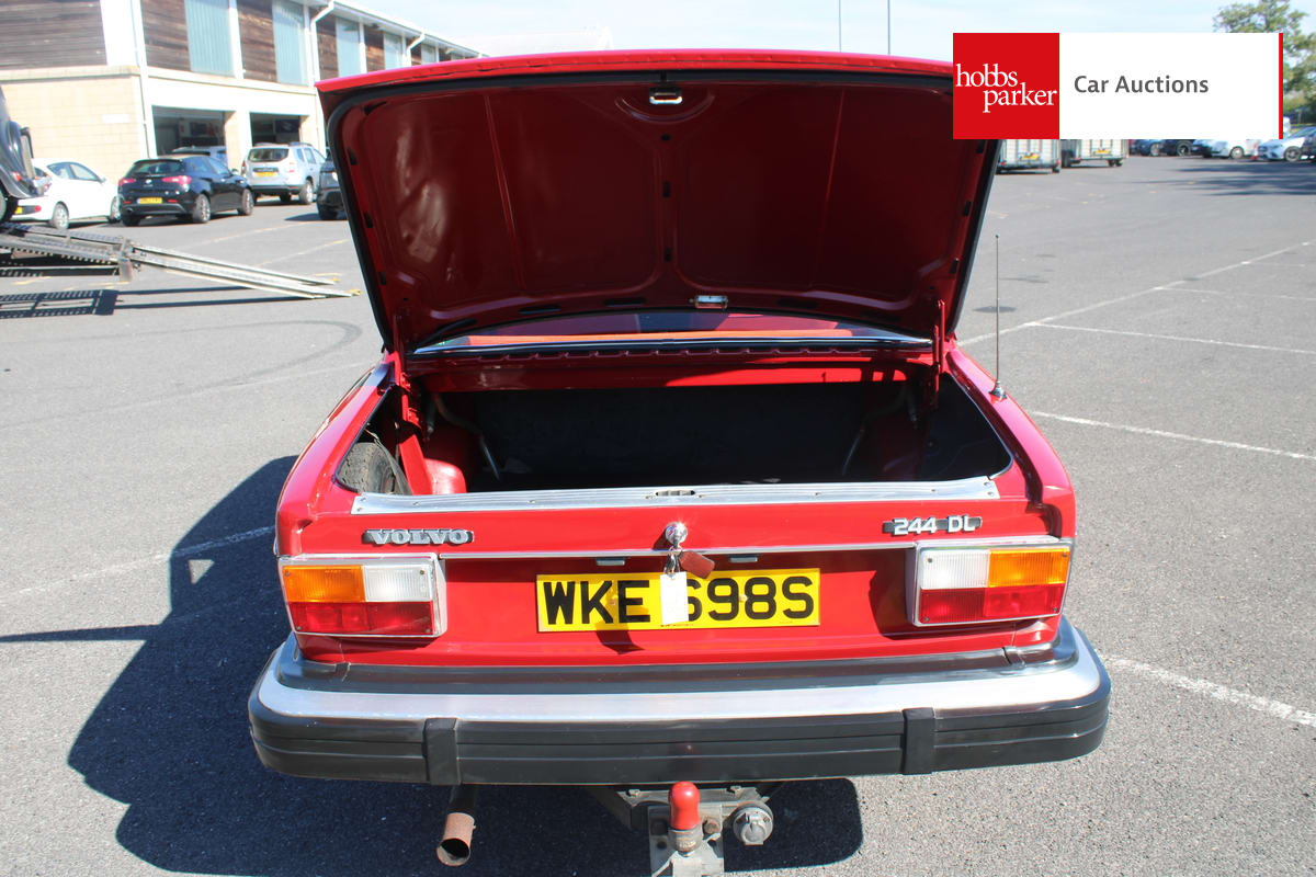 VOLVO 244 DL image 26