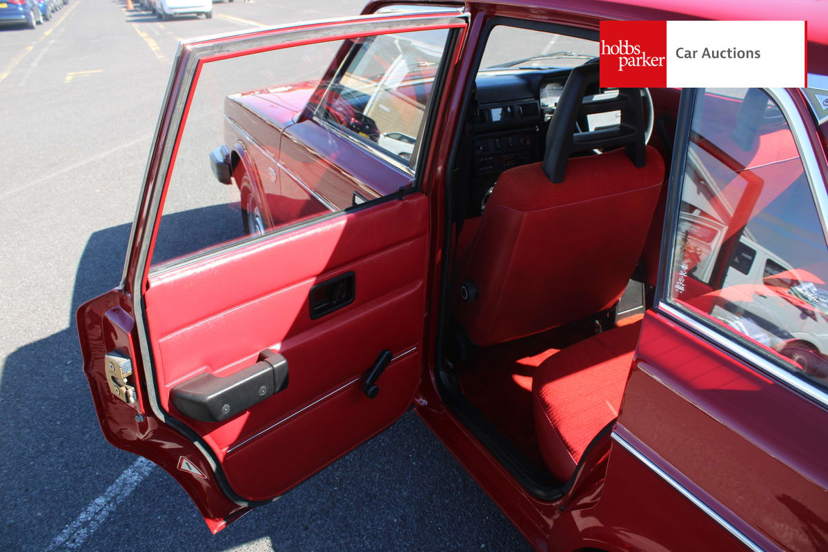 VOLVO 244 DL image 28