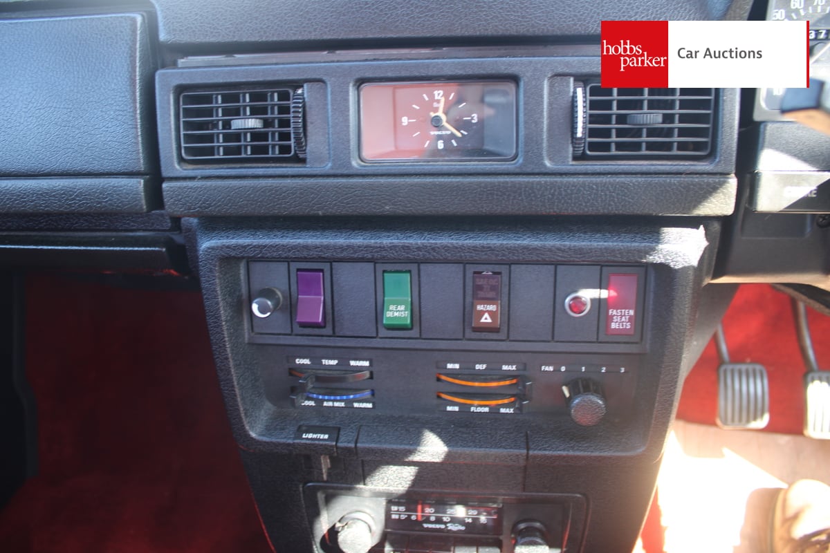 VOLVO 244 DL image 32