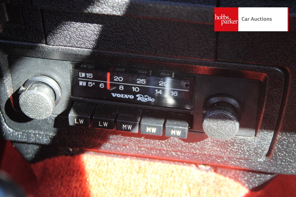 VOLVO 244 DL image 33