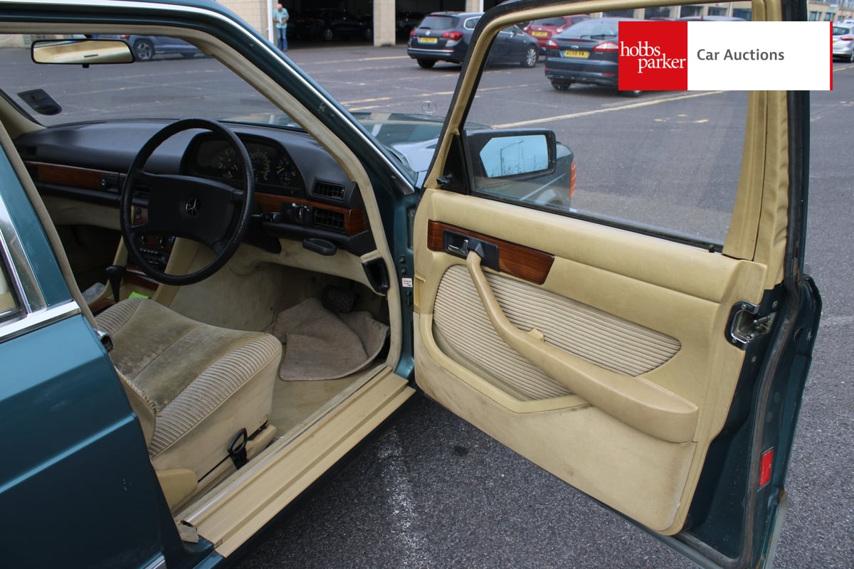 MERCEDES 380 SE Auto W126 image 16