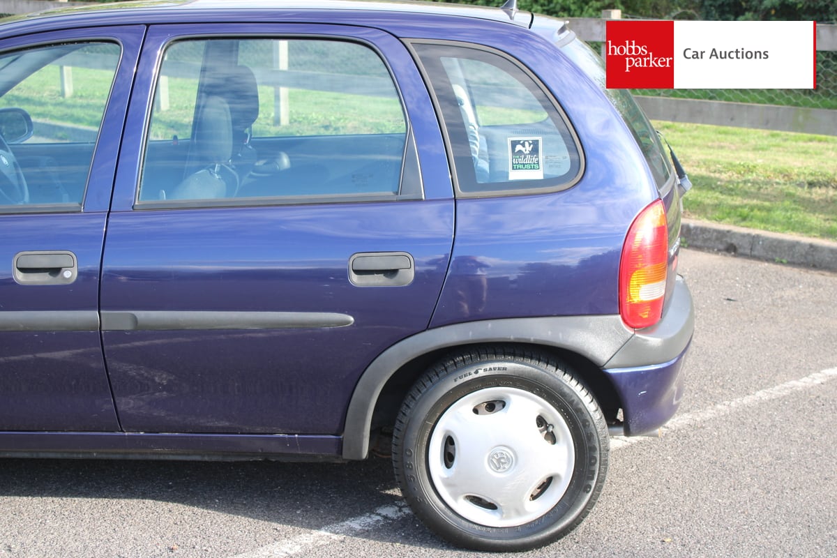 VAUXHALL CORSA GLS 16V image 10