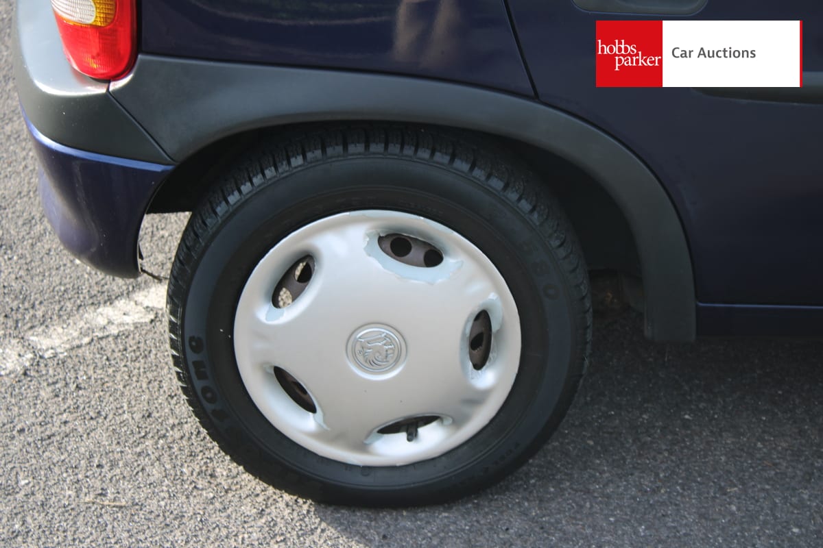 VAUXHALL CORSA GLS 16V image 11