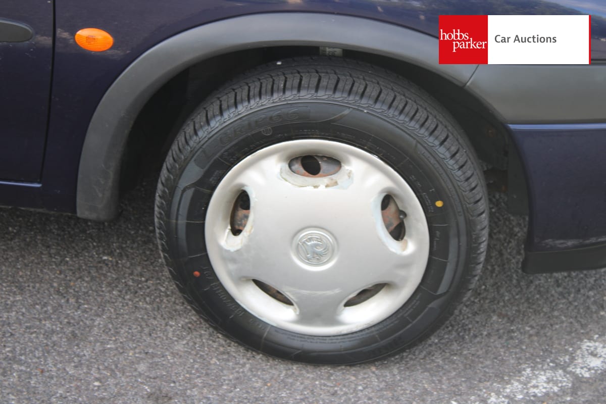 VAUXHALL CORSA GLS 16V image 12
