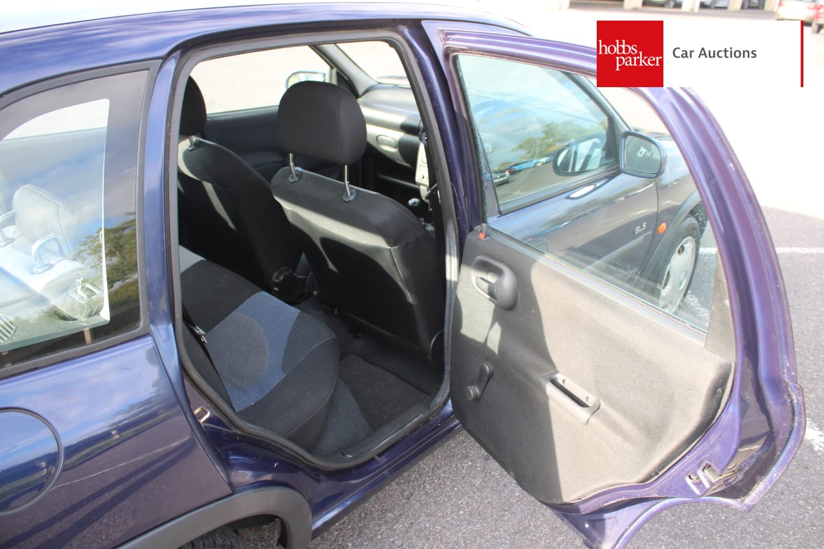 VAUXHALL CORSA GLS 16V image 16