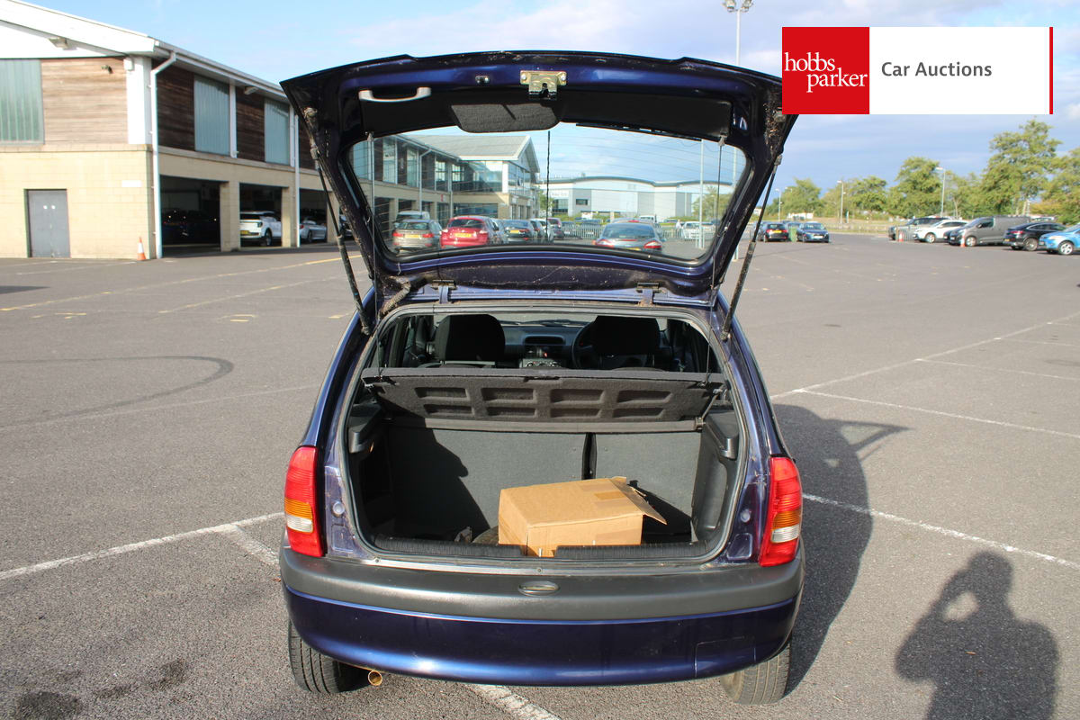 VAUXHALL CORSA GLS 16V image 18