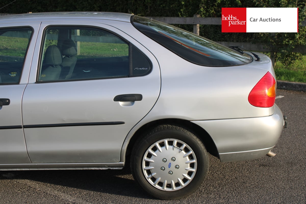 FORD MONDEO GLX AUTO image 11
