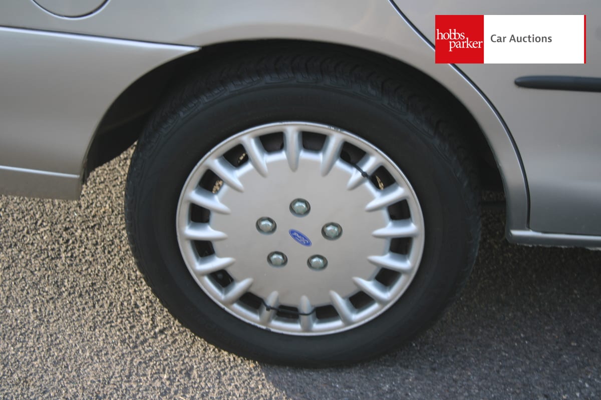 FORD MONDEO GLX AUTO image 14