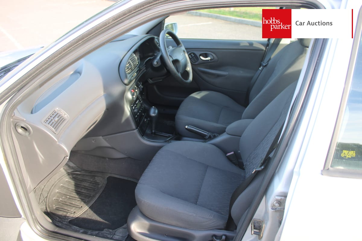 FORD MONDEO GLX AUTO image 22