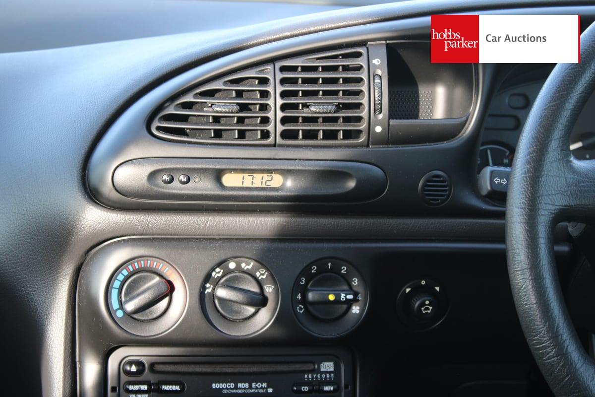 FORD MONDEO GLX AUTO image 26