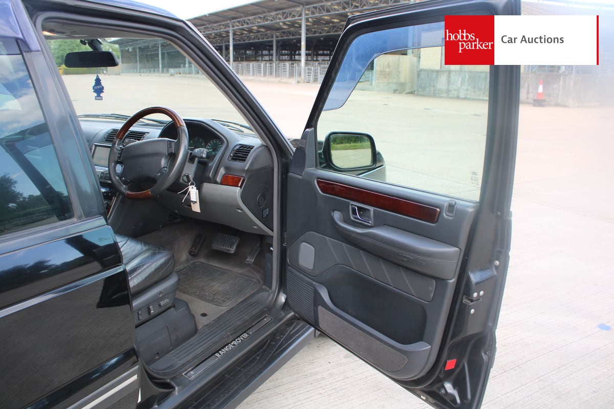 LAND ROVER RANGEROVER 4.6 VOGUE AUTO image 16