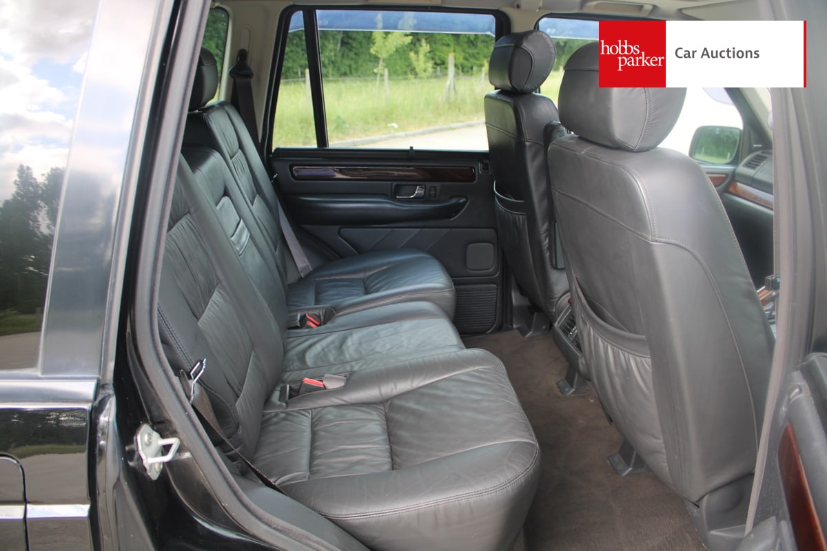 LAND ROVER RANGEROVER 4.6 VOGUE AUTO image 17