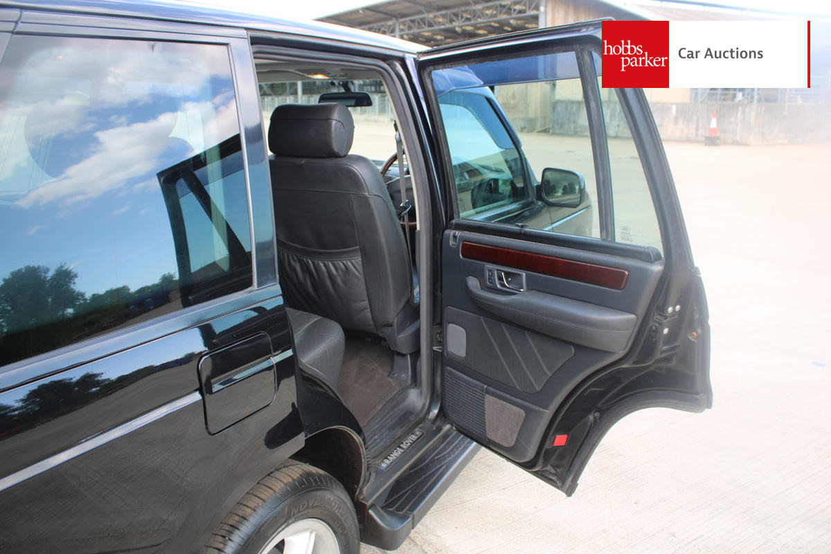 LAND ROVER RANGEROVER 4.6 VOGUE AUTO image 18