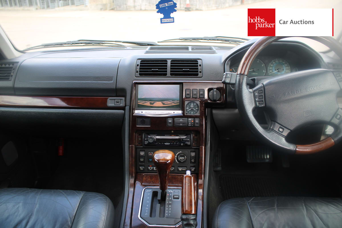 LAND ROVER RANGEROVER 4.6 VOGUE AUTO image 19