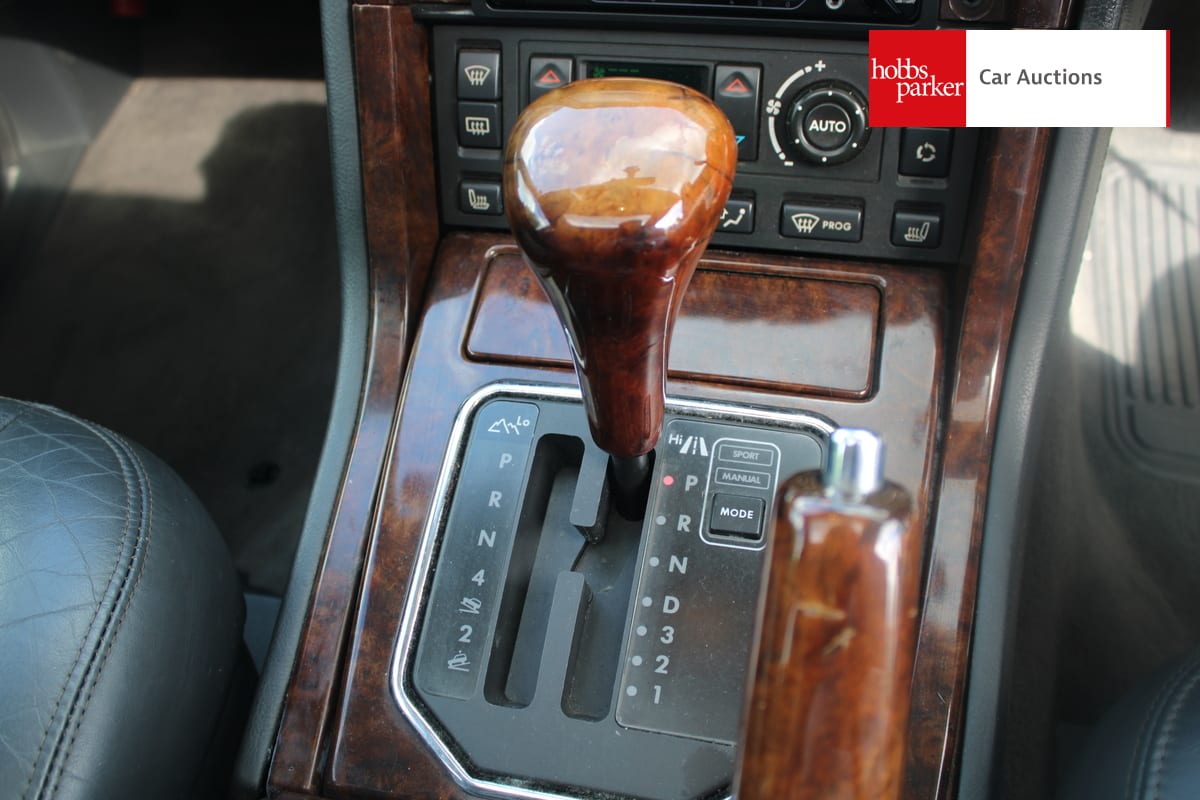 LAND ROVER RANGEROVER 4.6 VOGUE AUTO image 30