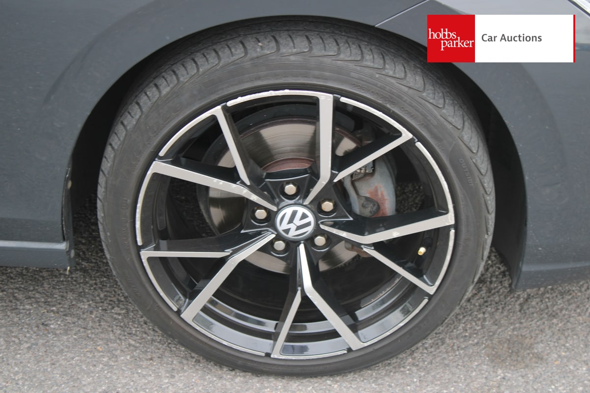 VOLKSWAGEN GOLF LIFE TSI image 9