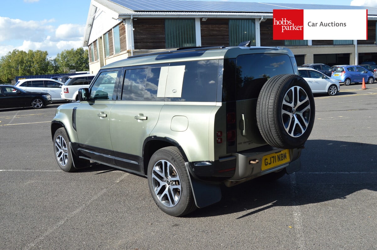 LAND ROVER DEFENDER X-DYNAMIC HSE PH image 7