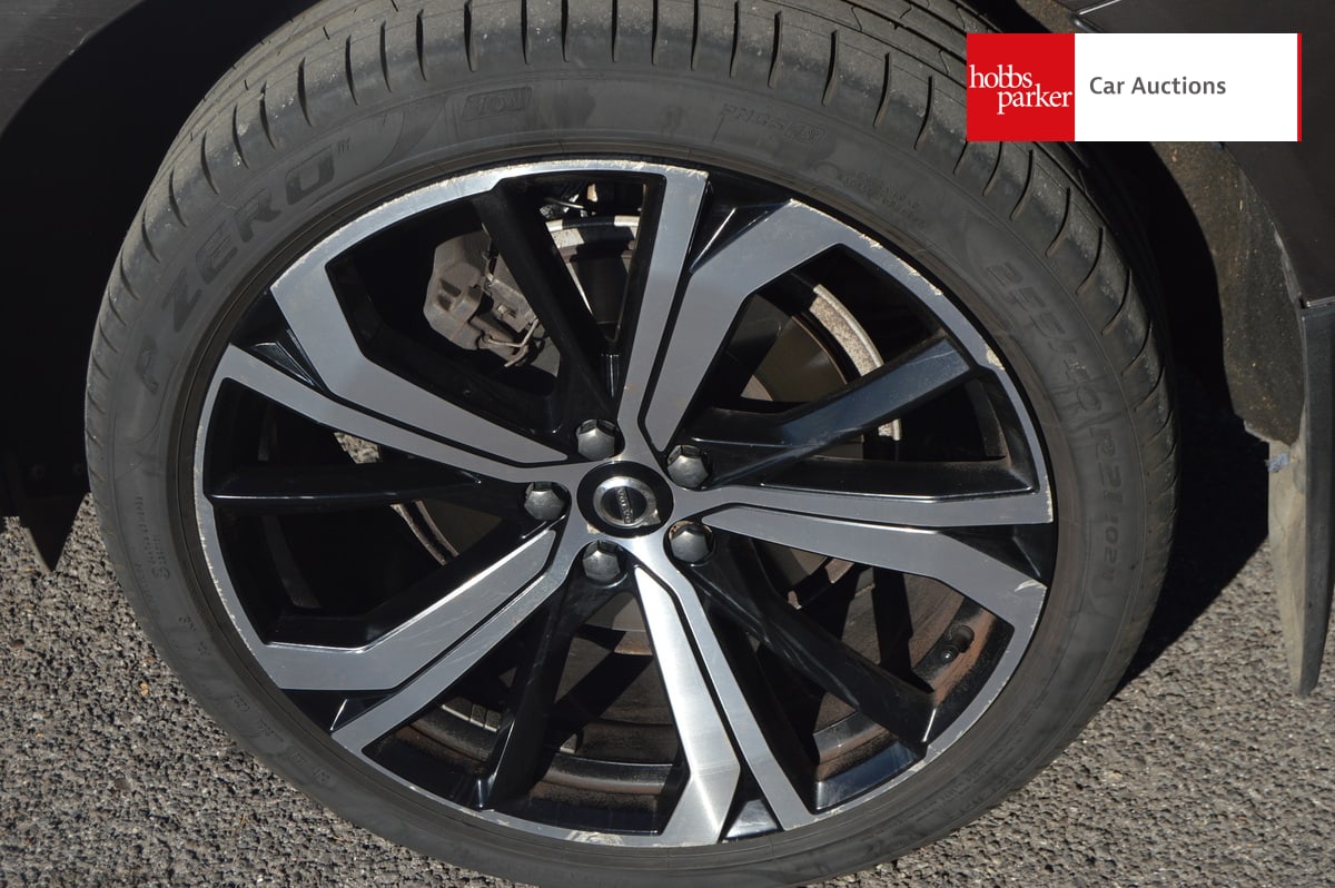 VOLVO XC60 R-DESIGN B5 MHEV AWD image 11