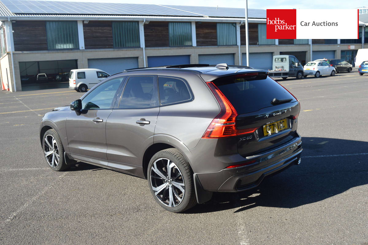 VOLVO XC60 R-DESIGN B5 MHEV AWD image 6