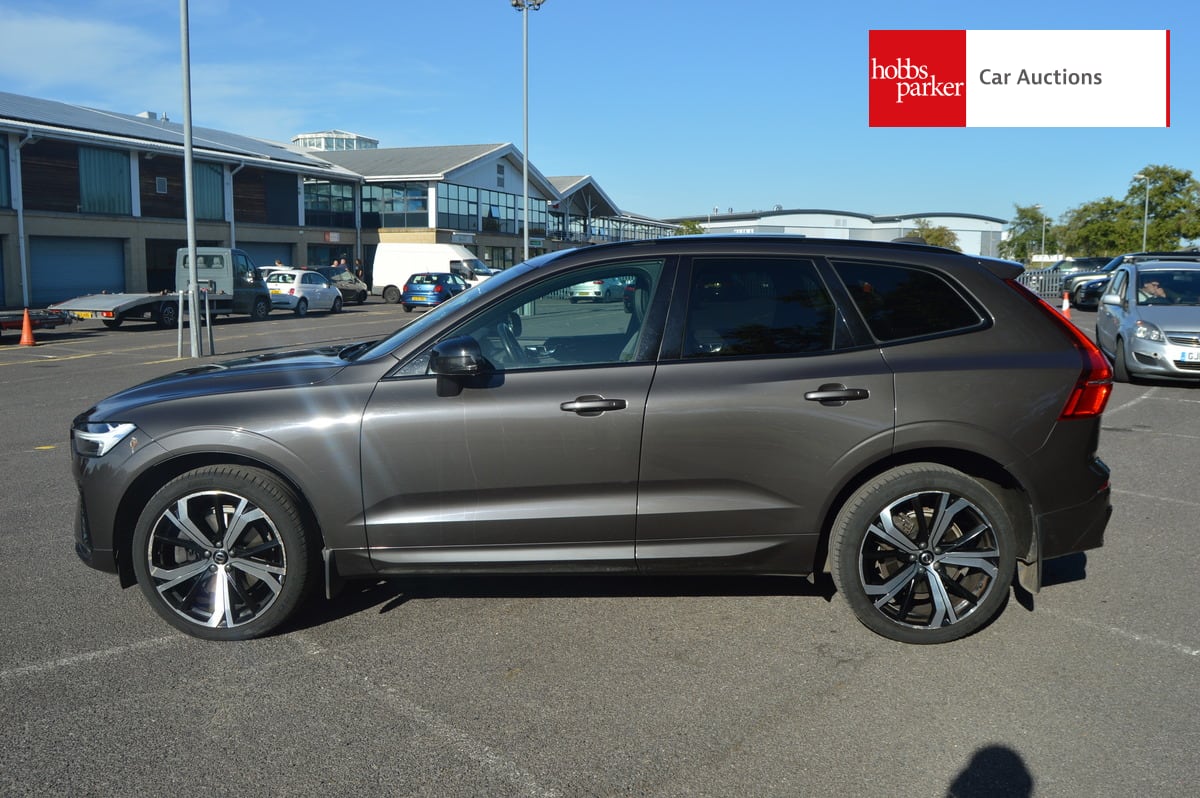 VOLVO XC60 R-DESIGN B5 MHEV AWD image 7