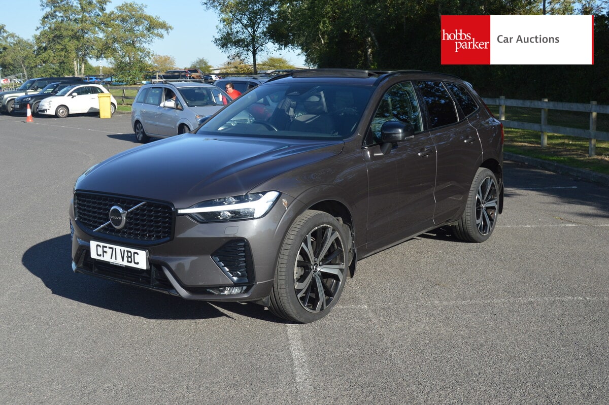 VOLVO XC60 R-DESIGN B5 MHEV AWD image 8