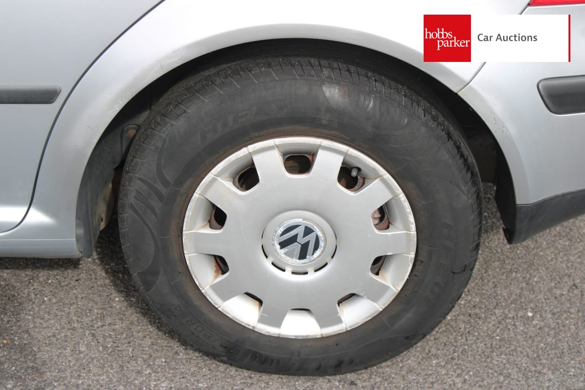 VOLKSWAGEN GOLF image 12