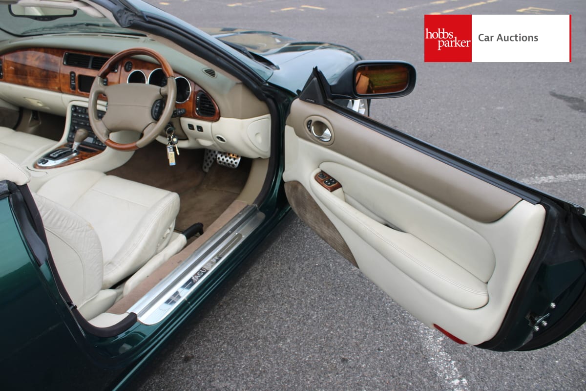 JAGUAR XKR CONVERTIBLE AUTO image 17