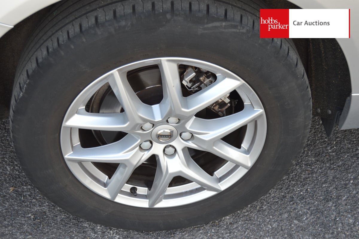 VOLVO XC60 MOMENTUM D4 AWD AUTO image 11