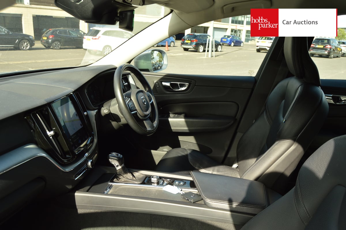VOLVO XC60 MOMENTUM D4 AWD AUTO image 13