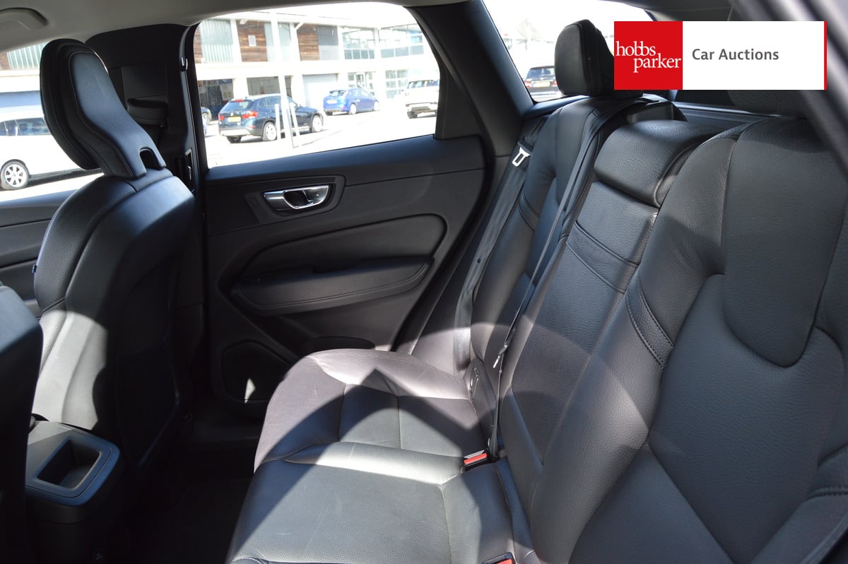 VOLVO XC60 MOMENTUM D4 AWD AUTO image 14