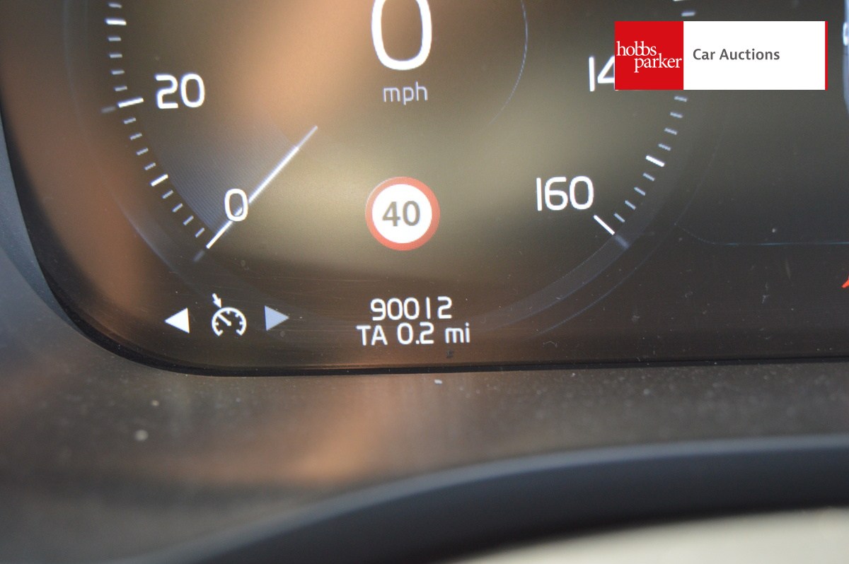 VOLVO XC60 MOMENTUM D4 AWD AUTO image 16