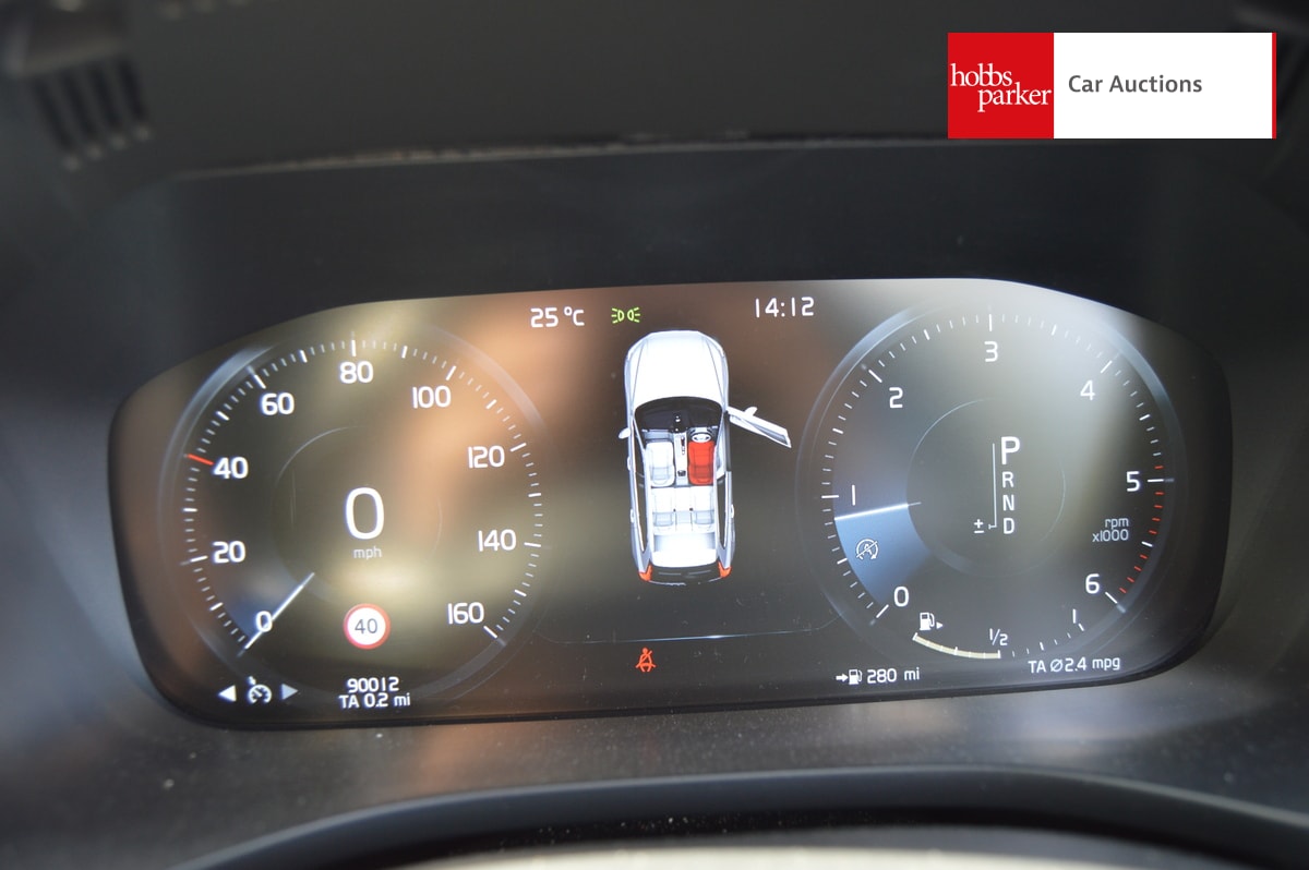 VOLVO XC60 MOMENTUM D4 AWD AUTO image 17