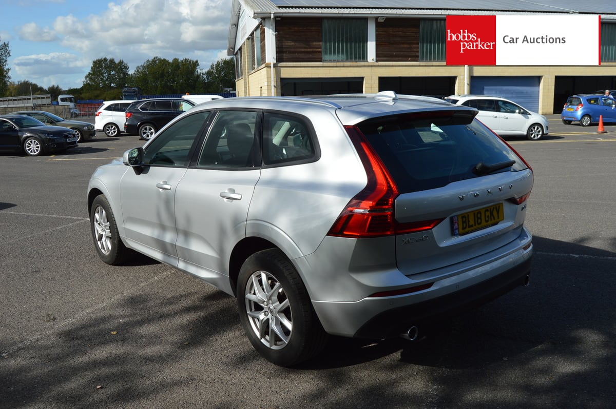 VOLVO XC60 MOMENTUM D4 AWD AUTO image 5