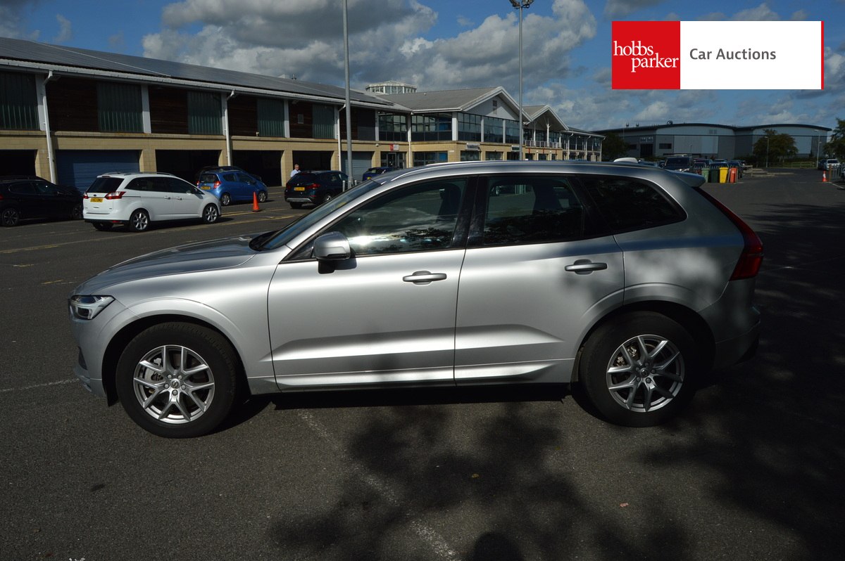 VOLVO XC60 MOMENTUM D4 AWD AUTO image 6
