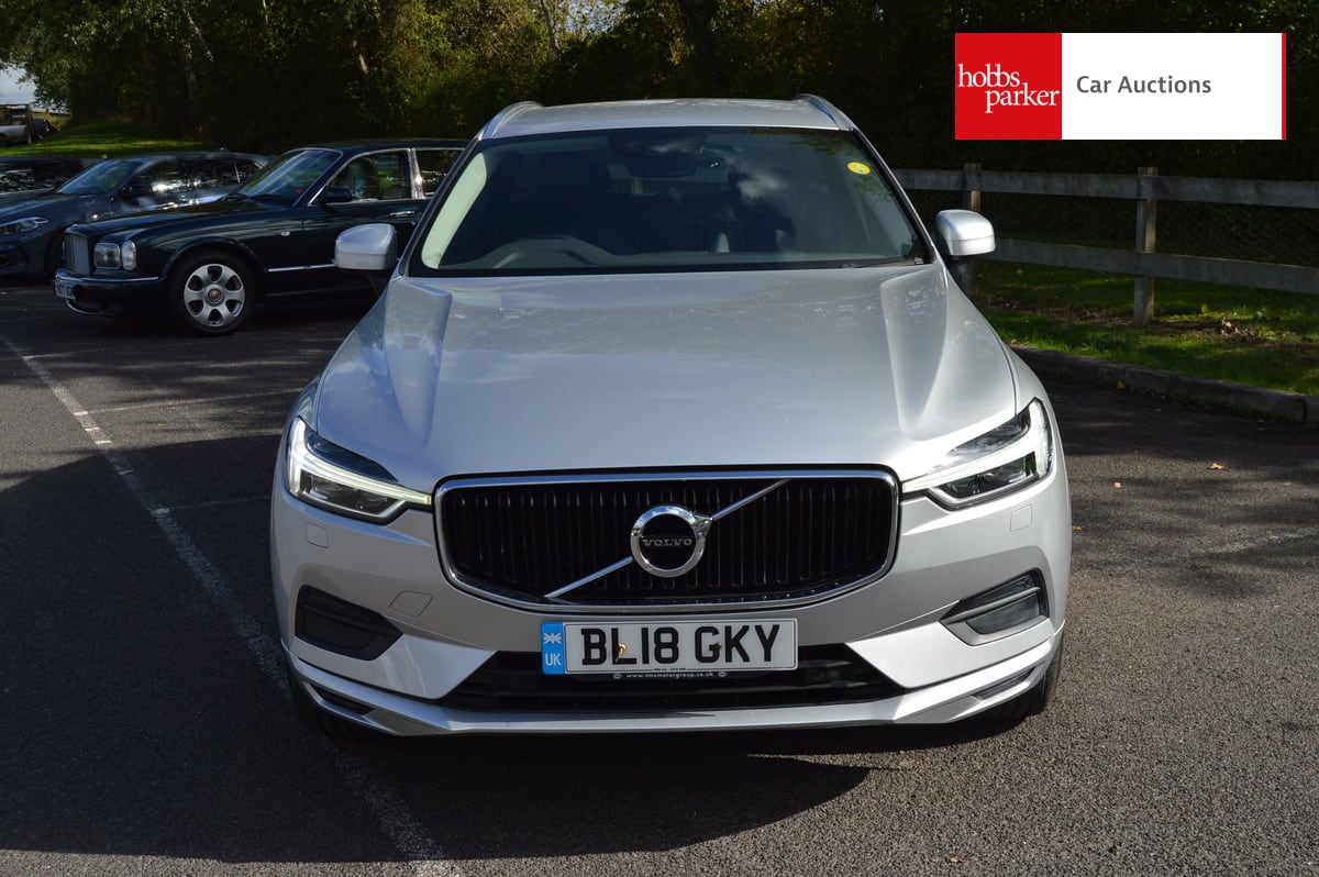 VOLVO XC60 MOMENTUM D4 AWD AUTO image 8