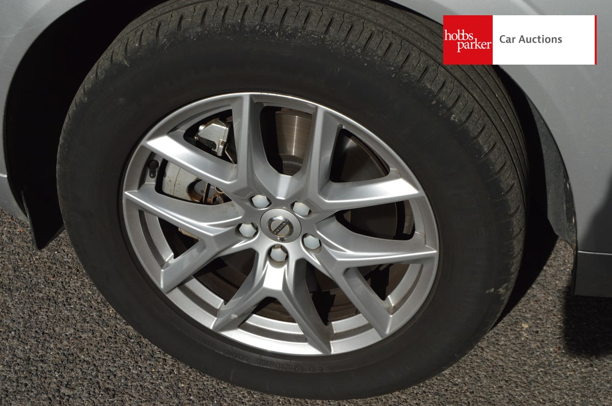 VOLVO XC60 MOMENTUM D4 AWD AUTO image 9