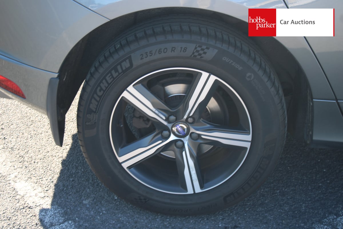VOLVO XC60 R-DESIGN LUX NAV D5 image 10