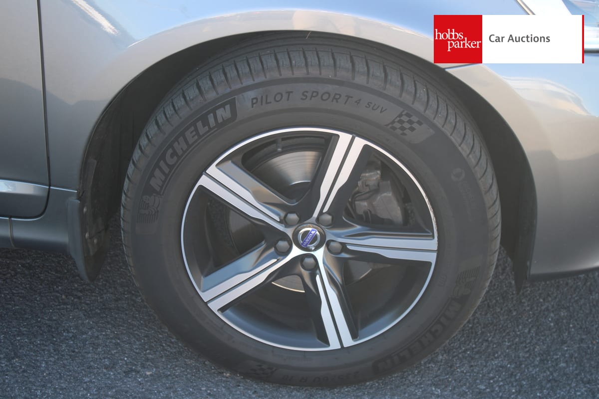 VOLVO XC60 R-DESIGN LUX NAV D5 image 9