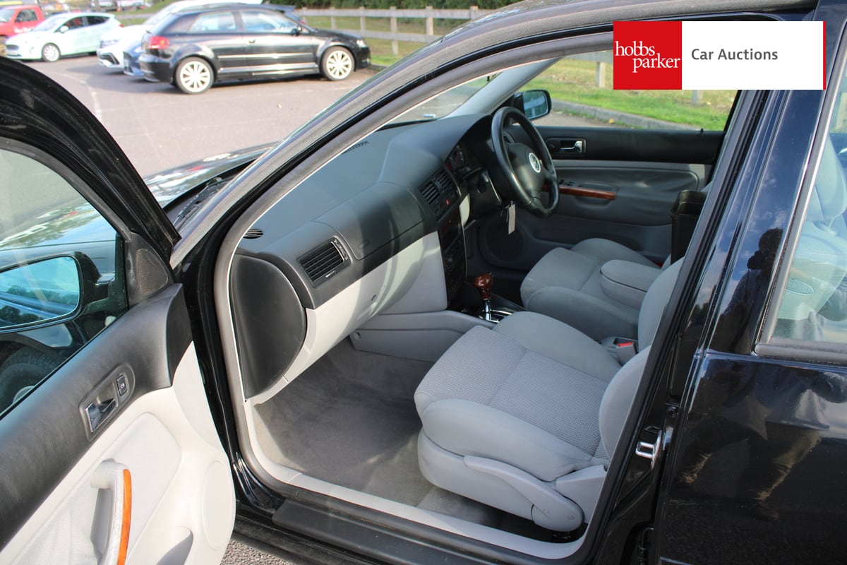 VOLKSWAGEN BORA V5 AUTO image 23