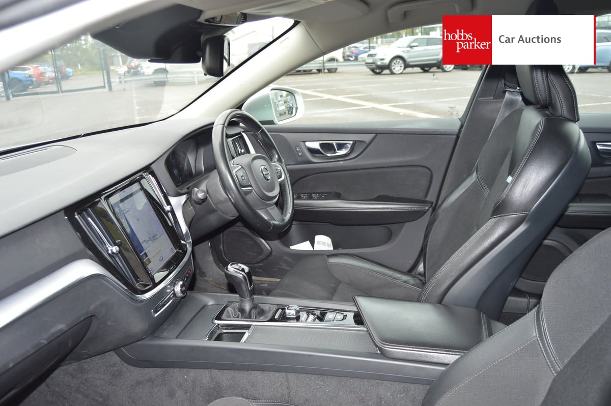 VOLVO V60 MOMENTUM D3 image 13