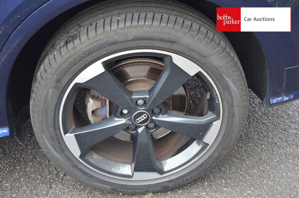AUDI Q5 S LINE BLK ED40 TDI QU image 10