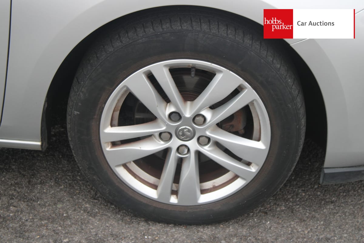 VAUXHALL ASTRA DESIGN CDTI image 9