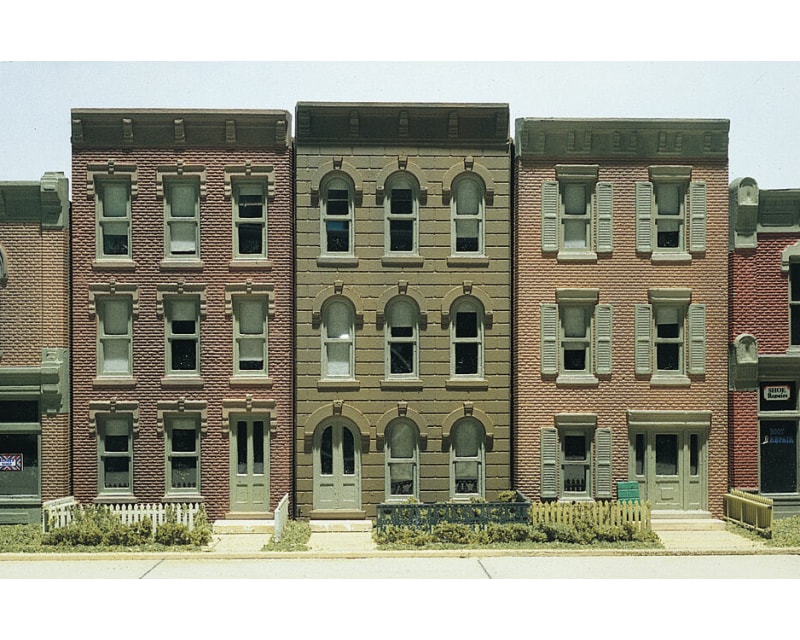 1/87 Townhouse Flats - 3 Fronts Only - HO Scale Kit photo