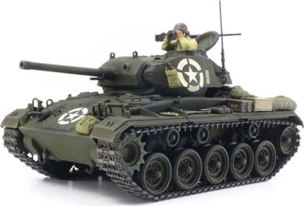 Tamiya USA TAM37020 - 1/35 US Light Tank M24 Chaffee ITALERI