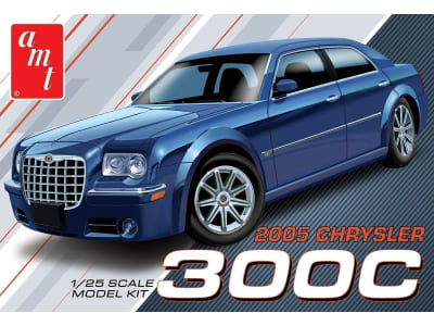AMT1488 1 / 25 2005 Chrysler 300c Plastic Model Kit