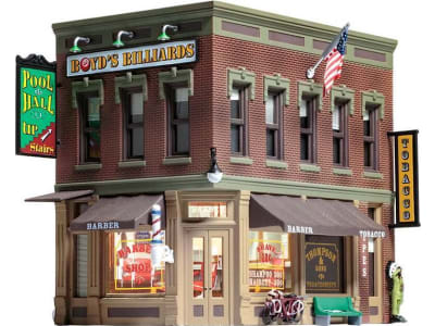 WOOBR5024 HO B / U Corner Emporium